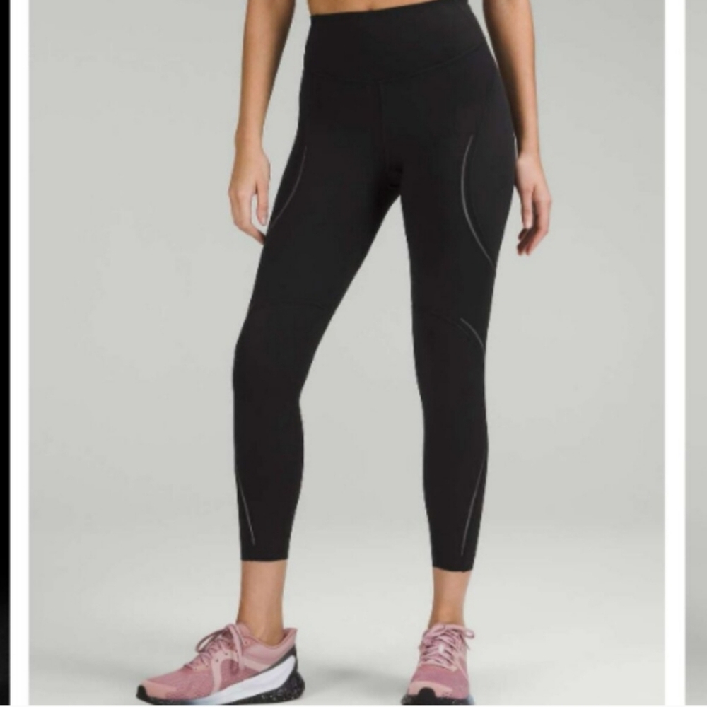 Lululemon Base Pace High-Rise Tight 25" Size 8 Black Running Workout Reflective